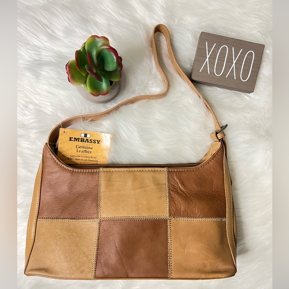 Embassy Genuine Leather Purse- 2 tone with beautiful stitching. - Picture 1 of 7